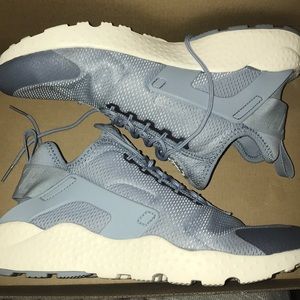 Blue Air Huarache Run Ultra Nike’s (Size 10)